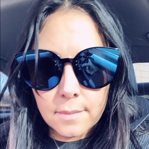 Meet your Posher, Edith